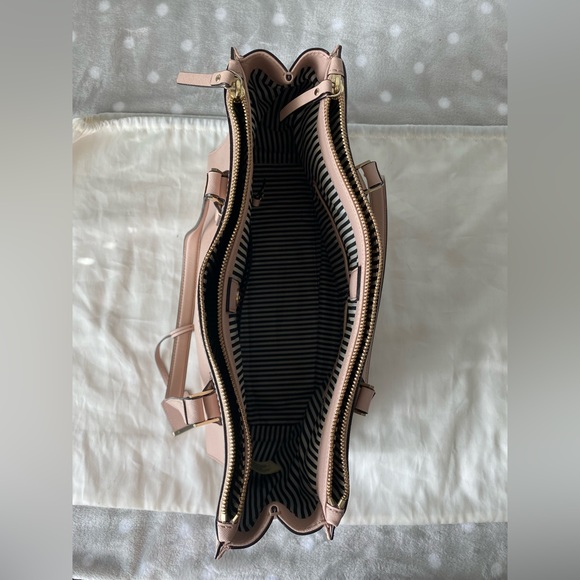 Kate Spade Large Leather Pink Tote. - Picture 9 of 16